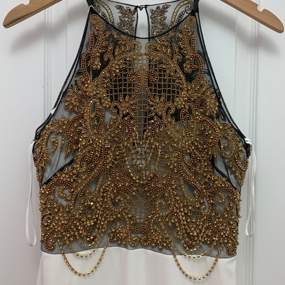 ❌SOLD❌Beaded racer ivory Tully gown - Picture 3 of 10